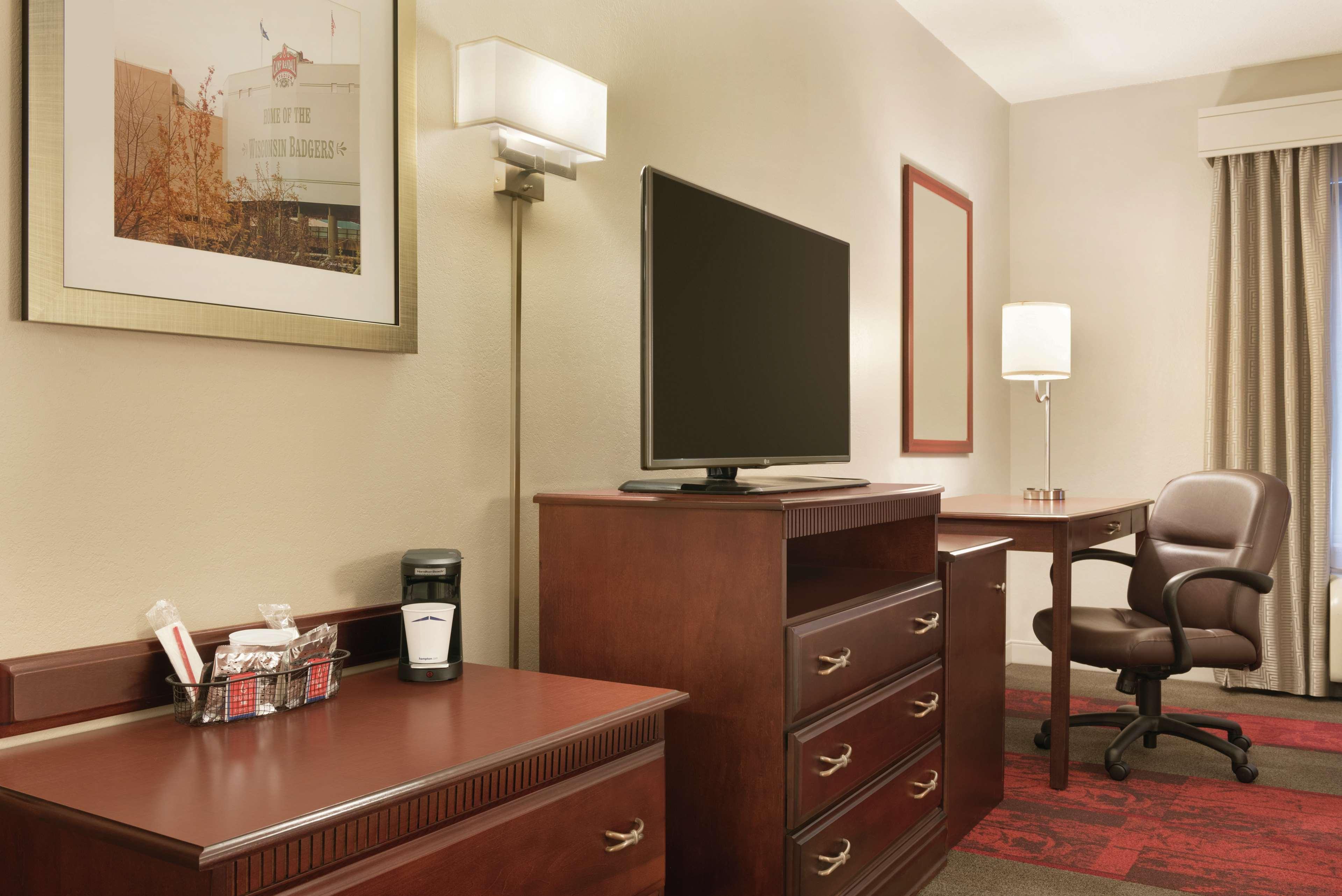 Hampton Inn & Suites Madison - West Ngoại thất bức ảnh