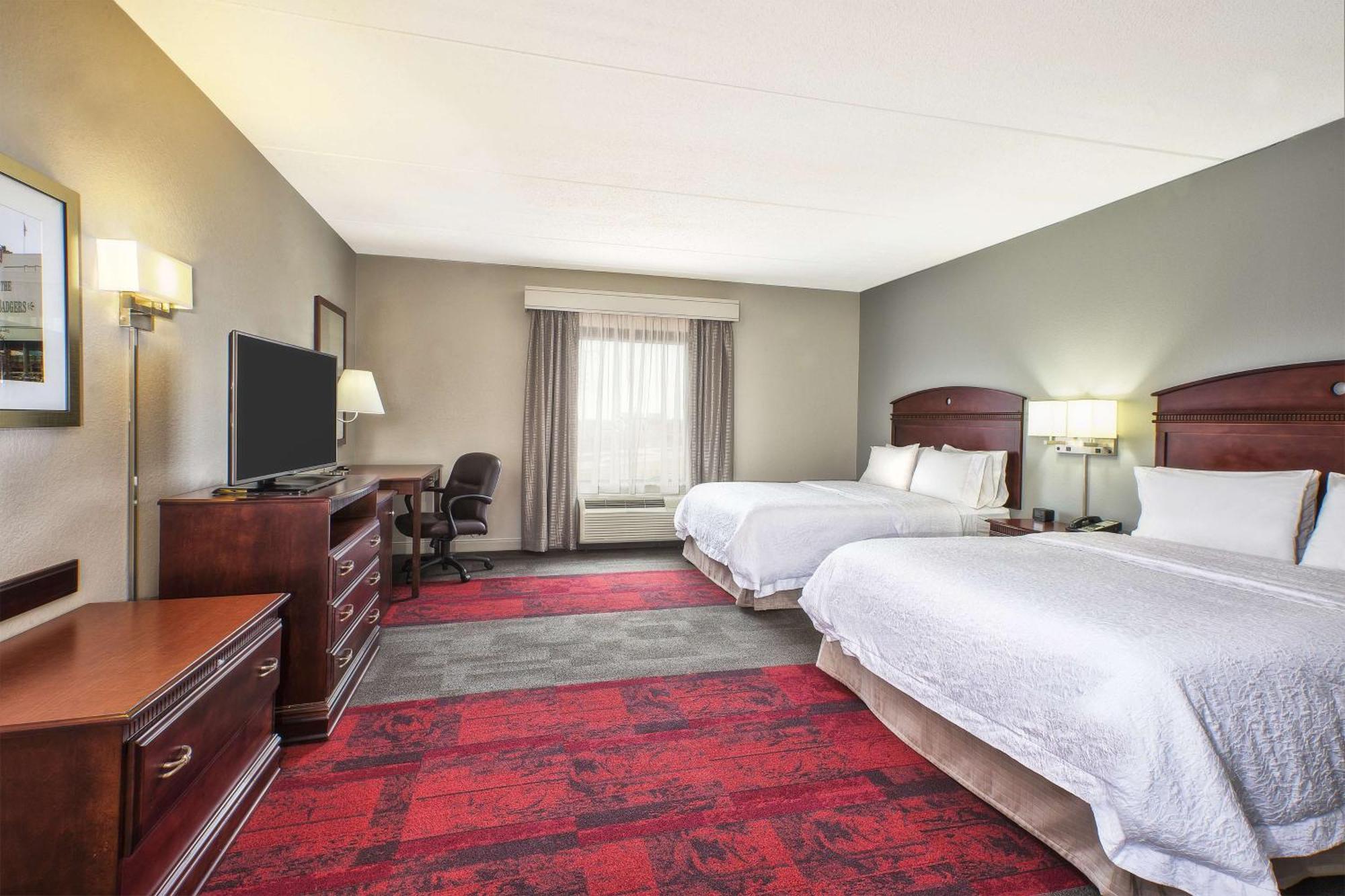 Hampton Inn & Suites Madison - West Ngoại thất bức ảnh