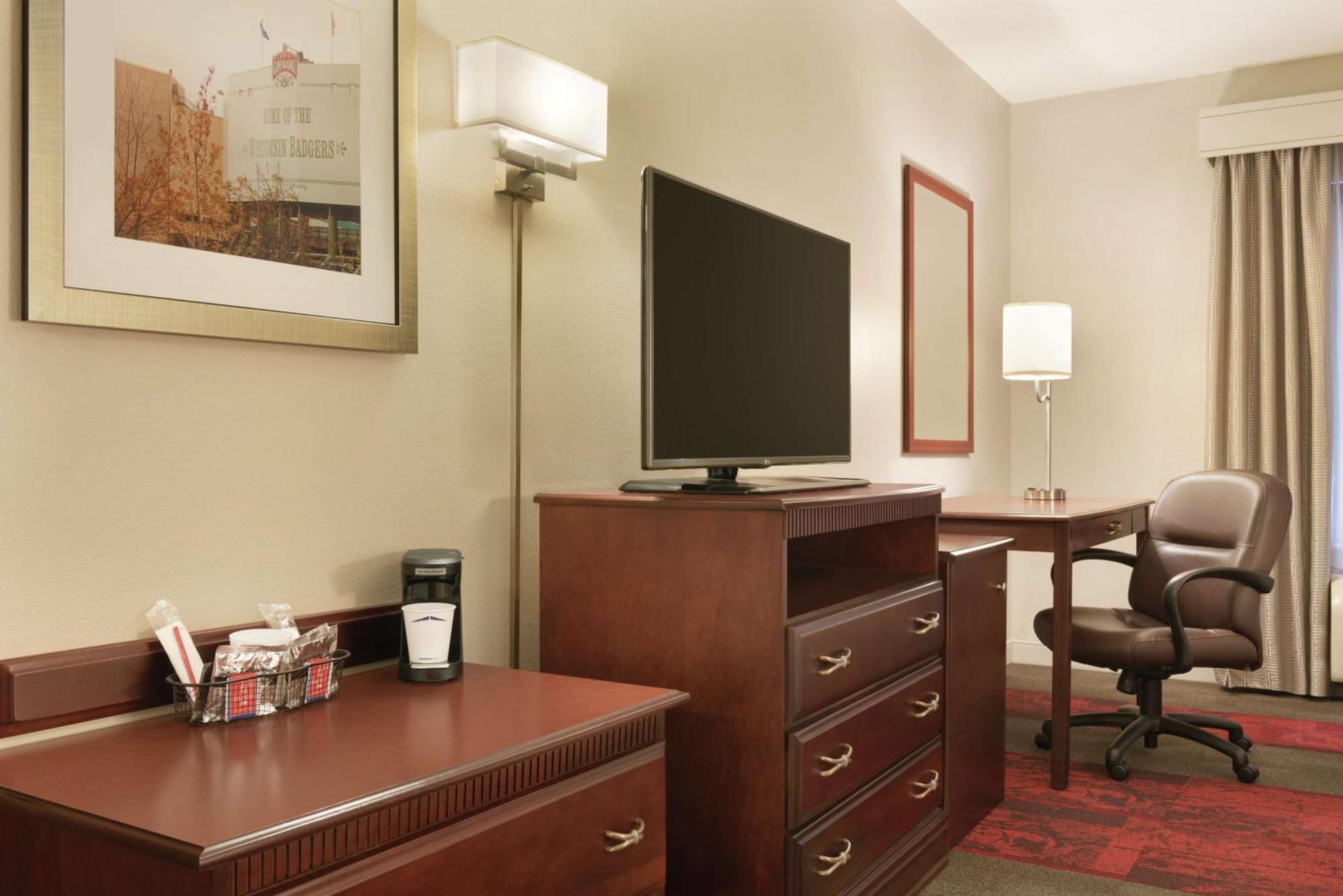 Hampton Inn & Suites Madison - West Ngoại thất bức ảnh